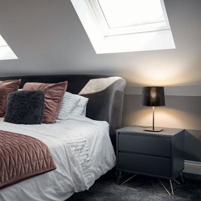  Ideal lux - Modello: Nordik - Lampada da comodino con struttura in metallo e diffusore in tessuto - Colore: Nero - Attacco Lampadina: E27 - 1 Lampadina - Watt 60W - Dimmerabile: NO - Grado di Protezione: IP20 - SKU: 161686 - Codice EAN: 8021696145358 