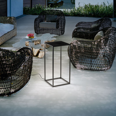  Ideal lux - Modello: Ipotesi - Lampada da terra a led con struttura in alluminio alta - Attacco Lampadina: Led Integrato - 1 Lampadina - Watt 16W - Lumen 1700 - Dimmerabile: NO - Gradi Kelvin 3000k Luce Calda - Grado di Protezione: IP44 - Classe Energetica: F - SKU: 28224 