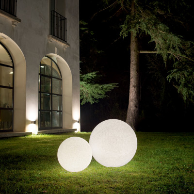  Ideal lux - Modello: Doris - Lampada da terra da giardino grande a led con struttura in pvc - Colore: Bianco - Attacco Lampadina: E27 - 1 Lampadina - Watt 60W - Dimmerabile: NO - Grado di Protezione: IP44 - SKU: 195506 - Codice EAN: 8021696291093 