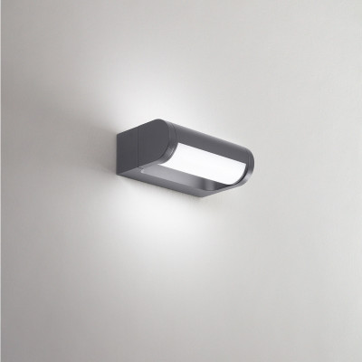  Perenz - Modello: Orienta - Lampada da parete per esterno a led in metallo e diffusore in acrilico - Attacco Lampadina: Led Integrato - 1 Lampadina - Watt 12W - Lumen 960 - Dimmerabile: NO - Gradi Kelvin 3000k Luce Calda - Grado di Protezione: IP65 - SKU: 8332 