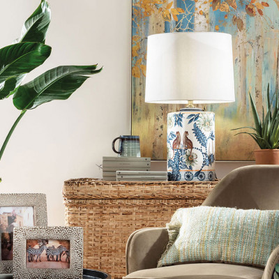  L'Oca Nera - Modello: Ethno Chic - Lampada da tavolo con base in porcellana e diffusore in tessuto - Colore: Blu - Attacco Lampadina: E27 - 1 Lampadina - Watt 60W - Dimmerabile: NO - SKU: 1G157 