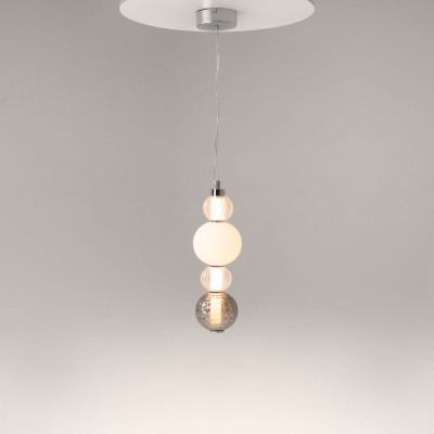  Maytoni - Collar - Lampada a sospensione a LED dal design elegante con 4 diffusori sfere in vetro - Colore: Cromato - 1 Lampadina Led Integrato 17W - Lumen 950 - Gradi Kelvin 3000k Luce Calda - IP20 - SKU: P069PL-L17CH3K 