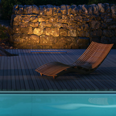  Maytoni - Modello: Edge - Lampada da terra da esterno con diffusore a led in alluminio dal design moderno - Attacco Lampadina: Led Integrato - 1 Lampadina - Watt 15W - Lumen 1000 - Dimmerabile: NO - Gradi Kelvin 3000k Luce Calda - Grado di Protezione: IP 65 - Classe Energetica: G - SKU: O415FL-L15 