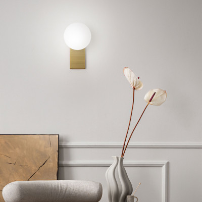  Perenz - Modello: Talia - Applique da parete a led con struttura in metallo e diffusore a boccia di vetro - Attacco Lampadina: Led Integrato - 1 Lampadina - Watt 8W - Lumen 956 - Dimmerabile: NO - Gradi Kelvin 3000k Luce Calda - Grado di Protezione: IP44 - SKU: 8380 