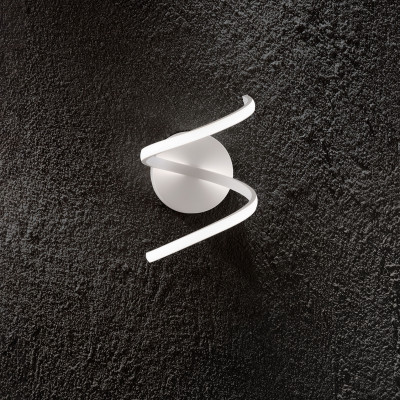  Perenz - Modello: Nest - Applique da parete a led struttura in metallo - Colore: Bianco - Attacco Lampadina: Led Integrato - 1 Lampadina - Watt 18W - Lumen 1440 - Dimmerabile: SI - Gradi Kelvin 3000k Luce Calda - Grado di Protezione: IP20 - SKU: 6395BCTD - Codice EAN: 8023559547897 