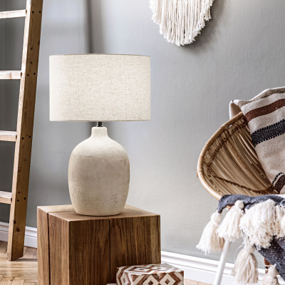  Perenz - Modello: Tribale - Lamapada da tavolo moderna in ceramica con paralume in tessuto - Colore: Beige - Attacco Lampadina: E27 - 1 Lampadina - Watt 60W - Dimmerabile: NO - Grado di Protezione: IP20 - SKU: 8287BG - Codice EAN: 8023559545985 