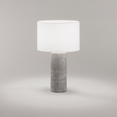  Perenz - Modello: Tribale - Lamapada da tavolo moderna in ceramica con paralume in tessuto - Colore: Cemento - Attacco Lampadina: E27 - 1 Lampadina - Watt 60W - Dimmerabile: NO - Grado di Protezione: IP20 - SKU: 8286N - Codice EAN: 8023559545978 