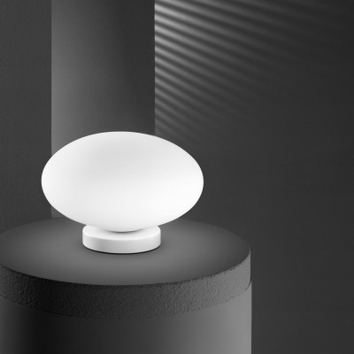  Perenz - Modello: Saturno - Lampada da tavolo struttura in metallo diffusore a boccia di vetro - Colore: Bianco - Attacco Lampadina: E27 - 1 Lampadina - Watt 60W - Dimmerabile: NO - Grado di Protezione: IP20 - SKU: 8543B - Codice EAN: 8023559549532 