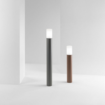  Perenz - Modello: Lampo - Paletto da giardino alto in metallo e diffusore in vetro - Attacco Lampadina: E27 - 1 Lampadina - Watt 40W - Dimmerabile: NO - Grado di Protezione: IP54 - SKU: 8358 