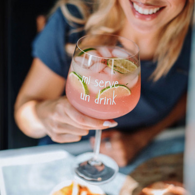  Simple Day - Modello: Mi serve un drink - Set 2 calici in vetro - Colore: Trasparente - SKU: 10011552 - Codice EAN: 8056284705874 