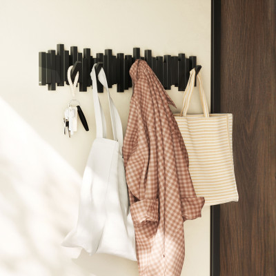  Umbra - Modello: Stick - Applendiabiti da parete in legno con 8 pomelli - Colore: Nero - SKU: 1023536-040 - Codice EAN: 028295478984 