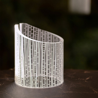  Vesta - Modello: Wave - Lampada da tavolo a led struttura in plexiglas dal design moderno Calypso - Colore: Trasparente - Attacco Lampadina: Led Integrato - 1 Lampadina - Watt 12W - Dimmerabile: NO - Gradi Kelvin 3000k Luce Calda - Grado di Protezione: IP20 - Classe Energetica: A++ - SKU: 0108154 - Codice EAN: 8059692106363 