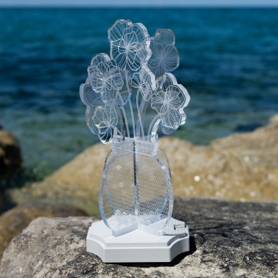  Vesta - Modello: Margot - Lampada da tavolo ricaricabile a led dal design moderno ed elegante - Colore: Trasparente - Attacco Lampadina: Led Integrato - 1 Lampadina - Dimmerabile: NO - Grado di Protezione: IP20 - Classe Energetica: F - SKU: 0441929 - Codice EAN: 8056622711970 