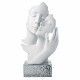 Scultura da tavolo grande in marmorino con abbraccio innamorati