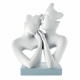 Scultura da tavolo piccola in marmorino dal design moderno con coppia innamorati