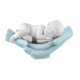 Scultura piccola in marmorino dal design moderno con mani e bimbo