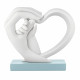 Scultura piccola in marmorino dal design moderno con mani e cuore