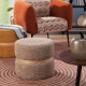 Pouf con struttura in legno e rivestimento in tessuto dal design moderno