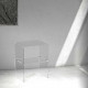 Tavolino picccolo da salotto con struttura in plexiglass dalle linee moderne